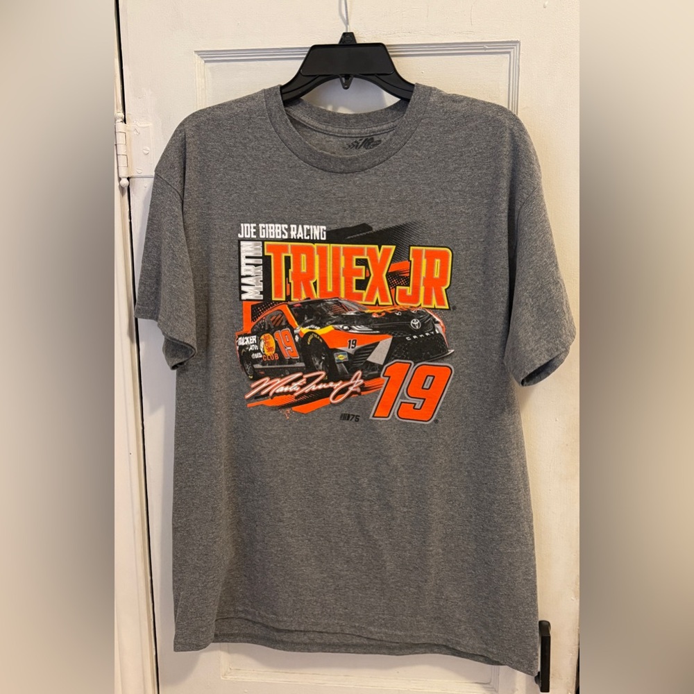 NASCAR Bass Pro Shops Martin Truex Jr. #19 Pit Road Men’s Large Tee. NWOT.